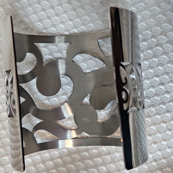 Brilho Silver Cutout Cuff Bracelet - Picture 5 of 6